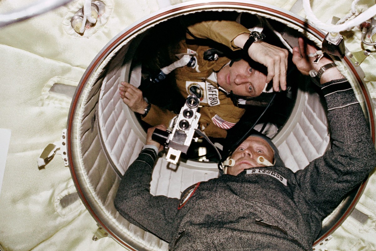 Leonov a Stafford počas misie Apollo- Soyuz v roku 1975